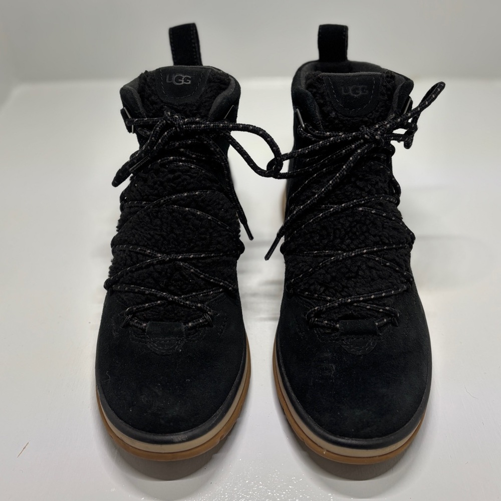 UGG Neumel Boots Black Suede Chukka Gum Middle Sole Size 9 EU 40 - Picture 6 of 11